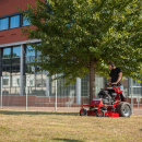 RASAERBA FERRIS STAND-ON 19 HP con guida a leve