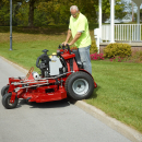 RASAERBA FERRIS STAND-ON 19 HP con guida a leve